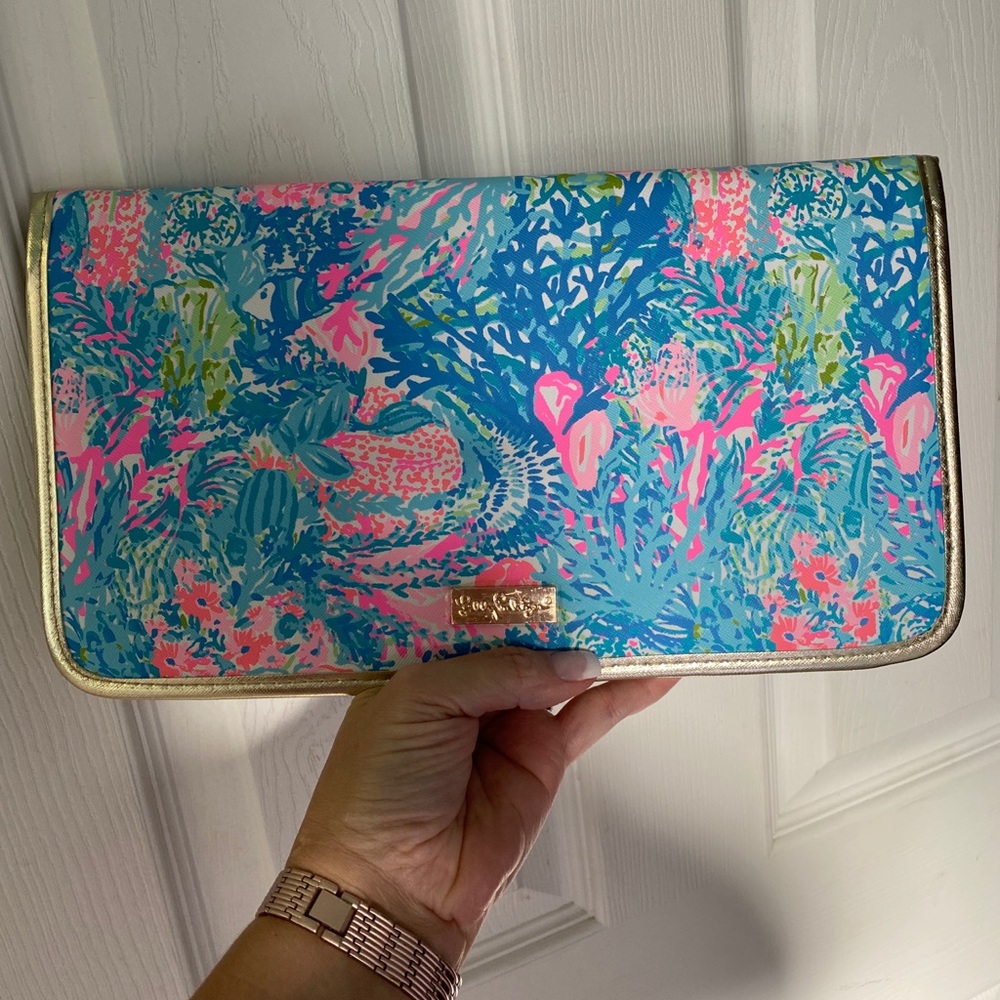 Lilly Pulitzer 2 pc travel set (fished my wish)